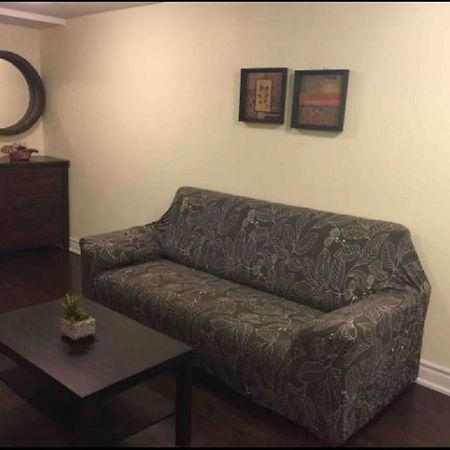 Cozy & Spacious Suite With Private Bathroom Near Toronto Airport ! 미시소거 외부 사진