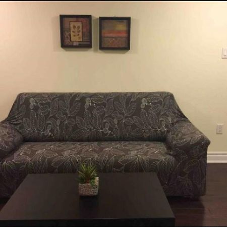 Cozy & Spacious Suite With Private Bathroom Near Toronto Airport ! 미시소거 외부 사진