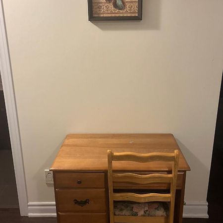 Cozy & Spacious Suite With Private Bathroom Near Toronto Airport ! 미시소거 외부 사진