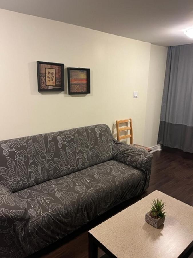 Cozy & Spacious Suite With Private Bathroom Near Toronto Airport ! 미시소거 외부 사진