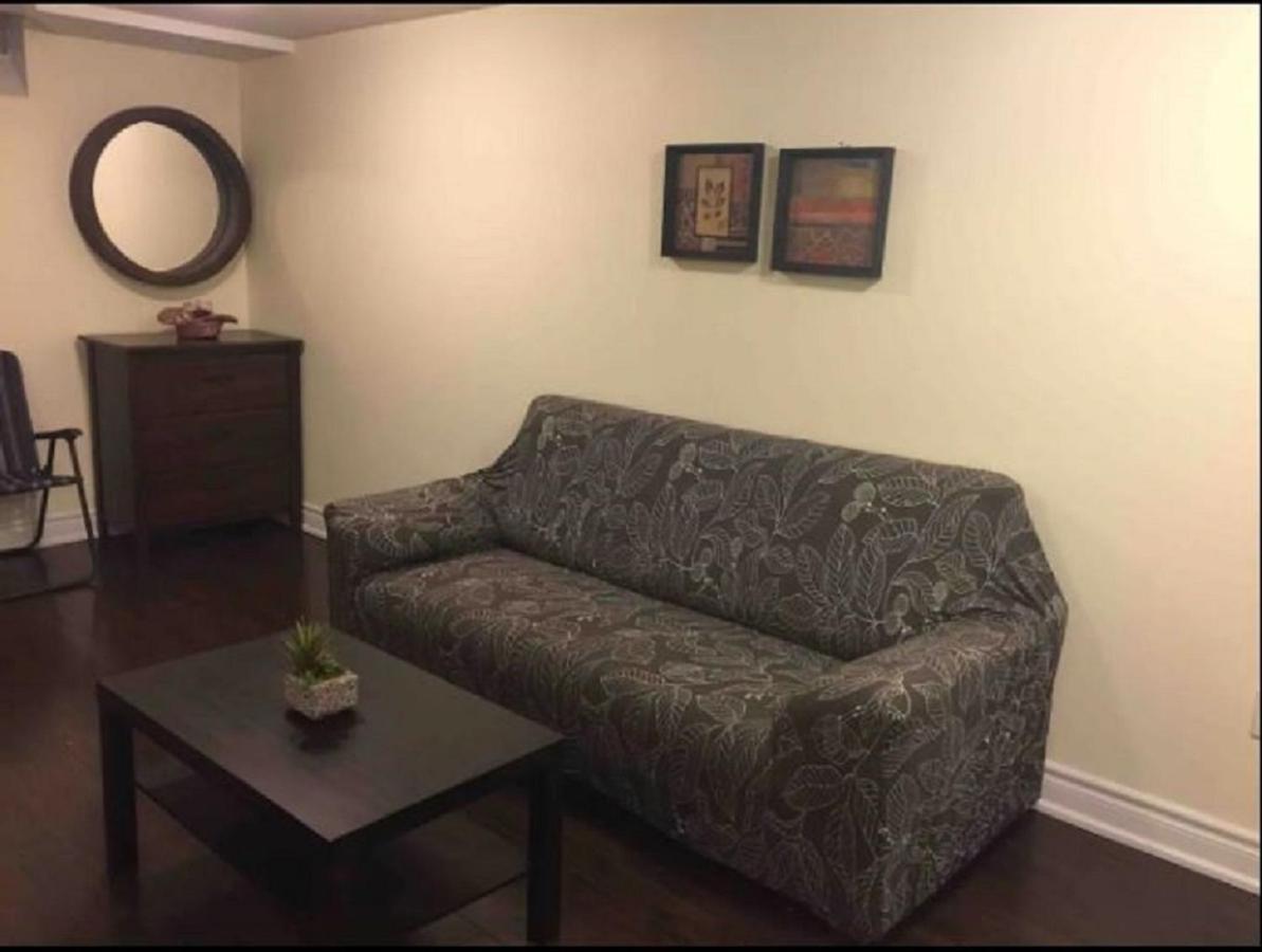 Cozy & Spacious Suite With Private Bathroom Near Toronto Airport ! 미시소거 외부 사진