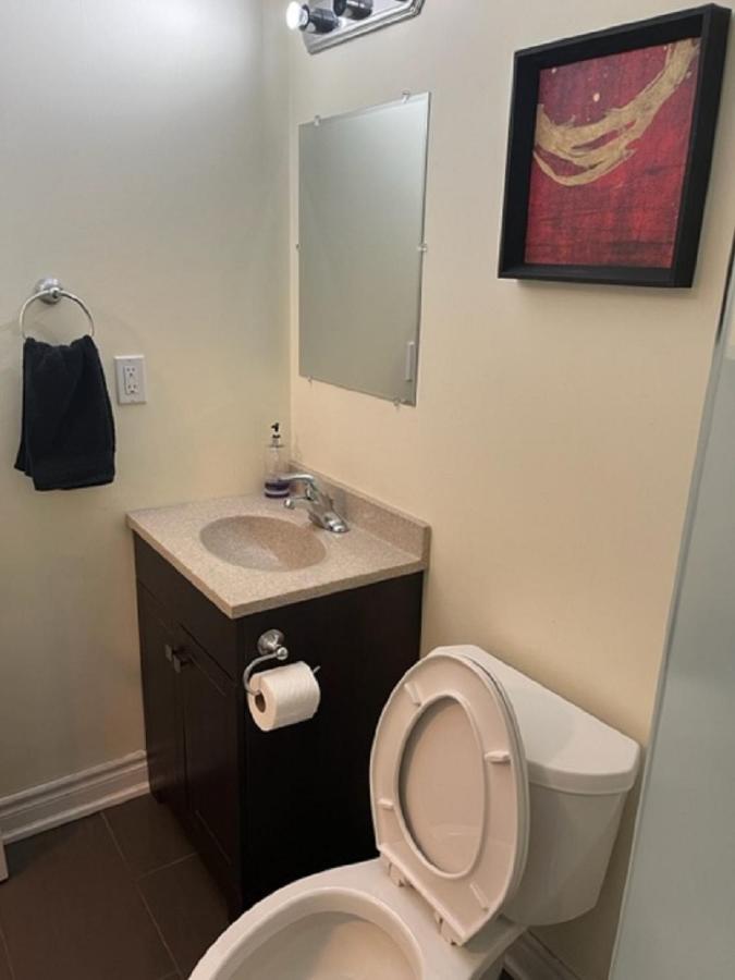 Cozy & Spacious Suite With Private Bathroom Near Toronto Airport ! 미시소거 외부 사진