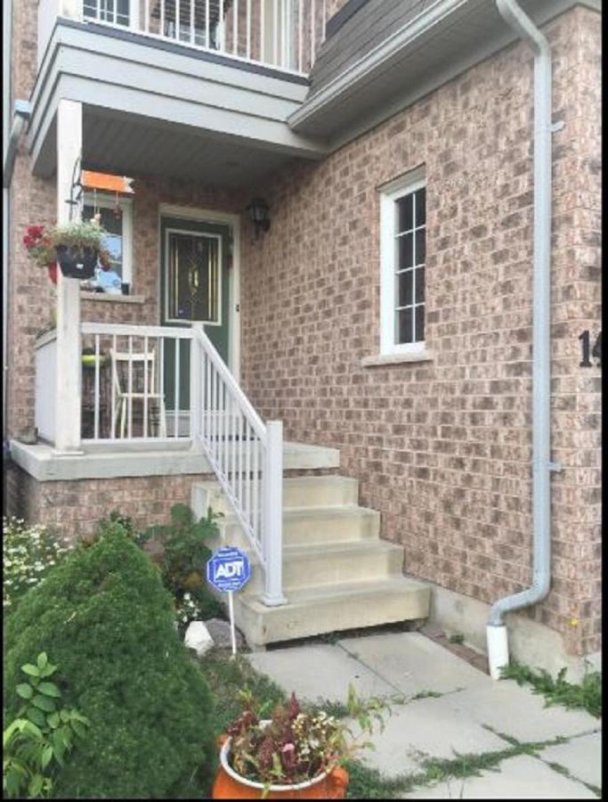 Cozy & Spacious Suite With Private Bathroom Near Toronto Airport ! 미시소거 외부 사진