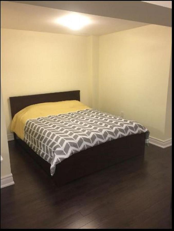 Cozy & Spacious Suite With Private Bathroom Near Toronto Airport ! 미시소거 외부 사진