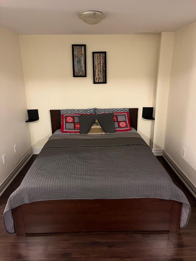 Cozy & Spacious Suite With Private Bathroom Near Toronto Airport ! 미시소거 외부 사진